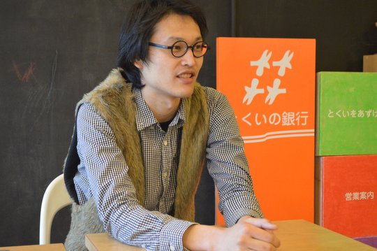 「とくいの銀行」を手掛けたアーティストの深澤孝史さん。現在は北海道に住みながら、全国各地で活動中。